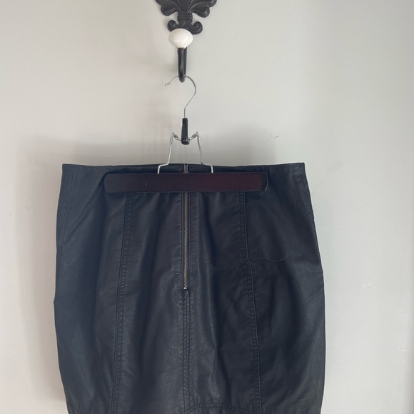 Free People ‘Leather’ skirt - Picture 4 of 9